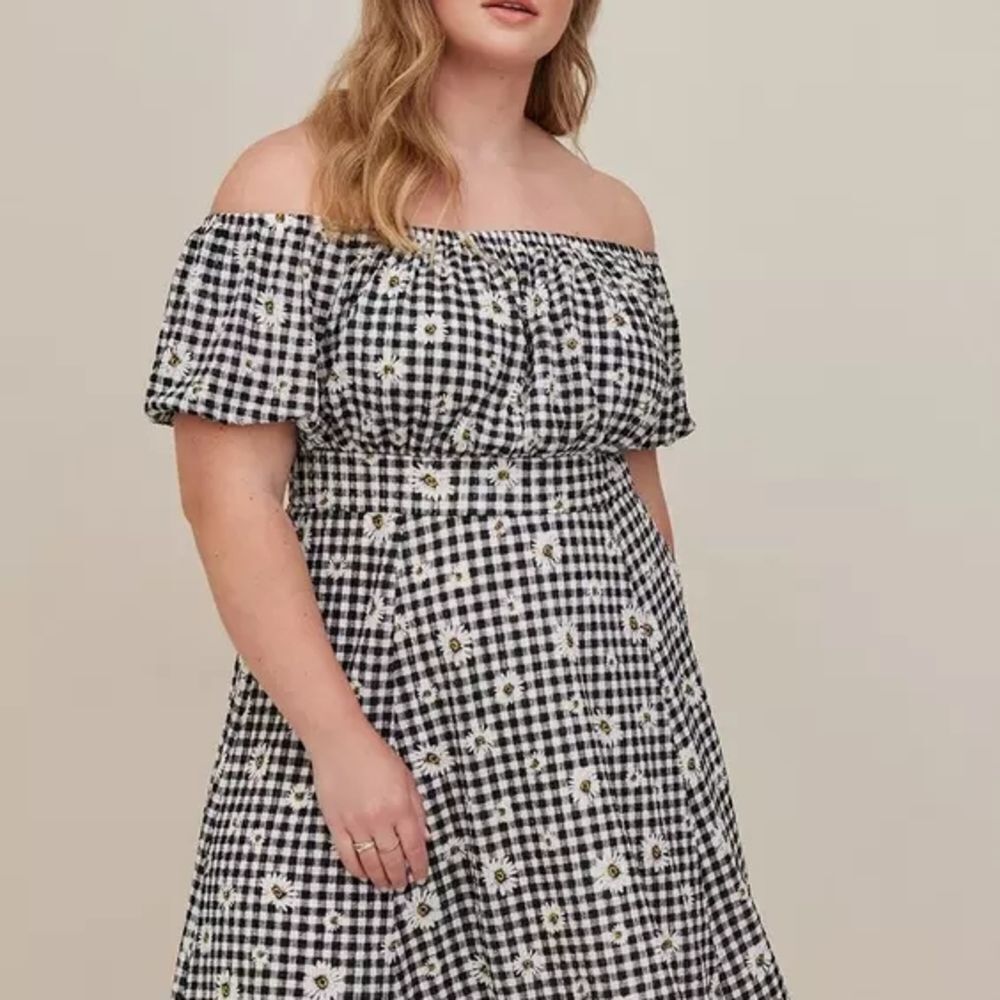 NWT Torrid Daisy Print Skater Mini Dress | Off Shoulder Size2 image 3